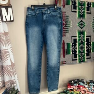 NYDJ Ami Skinny Jeans sz 6 - like new